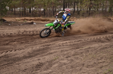 MX rider inclination the bike turns point-blank of sandの写真素材