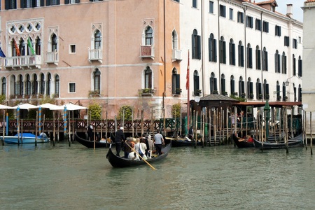 Venice.Traghetto (ferry gondola) crossing the Grand Canal.のeditorial素材