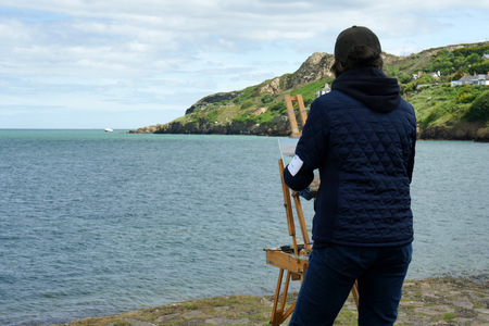 Painter painting a seascape.の写真素材