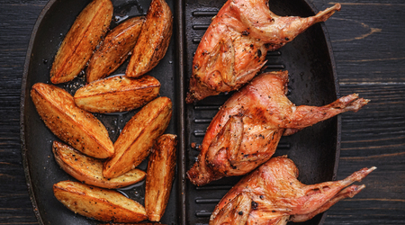 Homemade eco-friendly cooked quailの写真素材