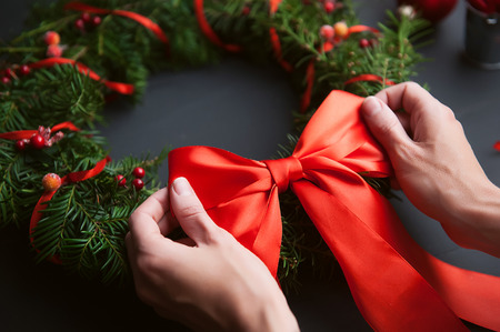 mom makes a Christmas wreath with her own handsの写真素材