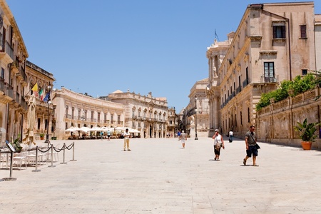 SYRACUSE. ITALY - JULY,3: Baroque square and Cathedral in center of Syracuse - Piazza di Duomo on July 3, 2001, in Syracuse, Sicily, Italyのeditorial素材