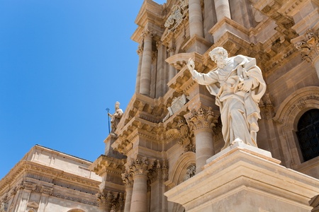 Apostle statue in Cathedral in Syracuse, Sicilyの写真素材
