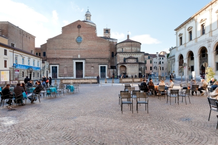 PADUA, ITALY - NOVEMBER 1: Piazza Duomo and Padua Cathedral. It is the third edifice built on the same site and it was it was only completed in 1754 in Padova, Italy. On November 1, 2012のeditorial素材