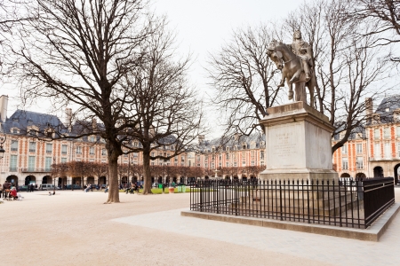 statue of Louis XIII on Place Des Vosges in Parisのeditorial素材