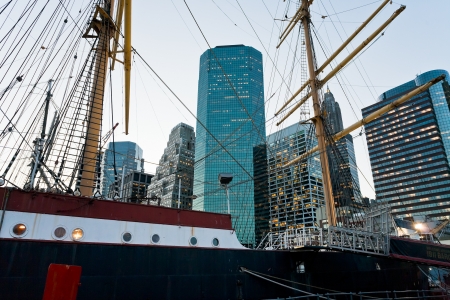 NEW YORK CITY - FEBRUARY 5: view of Manhattan from South Street Seaport in New York on February 5, 2010. South Street Seaport Museum was founded in 1967 by Peter and Norma Stanford from Ward Line dockのeditorial素材