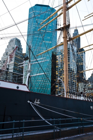 NEW YORK CITY - FEBRUARY 5: view of Manhattan buildings from Seaport in New York on February 5, 2010. South Street Seaport Museum was founded in 1967 by Peter and Norma Stanford from Ward Line dockのeditorial素材