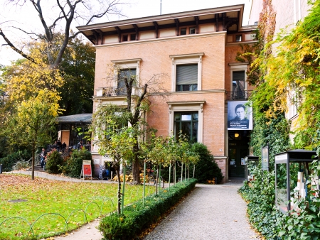 BERLIN, GERMANY - OCTOBER 19: view of Literaturhaus with garden and coffee house in Berlin in October 19, 2013. The House of Literature is conducted by poet Ernest Wichner since 2003.のeditorial素材