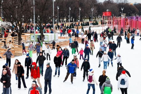 MOSCOW, RUSSIA - JANUARY 2, 2013: crowds of townsfolk skating rink on ice covered paths in Gorky Central Park on winter weekends. This is Europe's largest artificial ice rink area ââ18 000 sq. mのeditorial素材