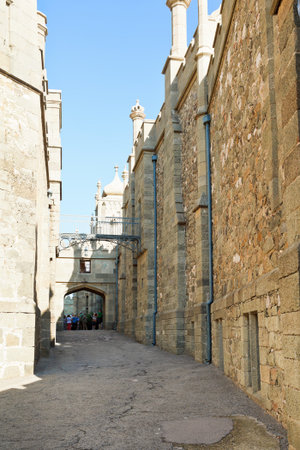 ALUPKA, RUSSIA - SEPTEMBER 28, 2014: tourists in Shuvalov Passage of Vorontsov Palace in Crimea. The palace was built in 1828-1848 for Prince Vorontsov for use as his summer residenceのeditorial素材
