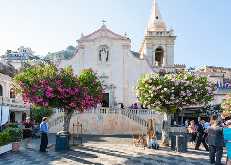 TAORMINA, ITALY - JULY 2, 2011: people near Church of San Giuseppe in Piazza IX Aprile in Taormina city in Sicily. The church was built between late 1600 and early 1700のeditorial素材