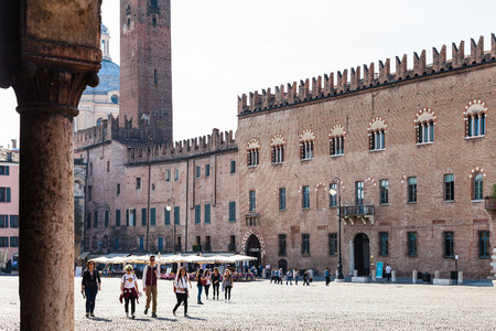 MANTUA, ITALY - MARCH 31, 2017: tourists and Palazzo Bonacolsi (Castiglioni) on Piazza Sordello in Mantua. The palace topped by Ghibelline merlons, was built in the late 13 centのeditorial素材