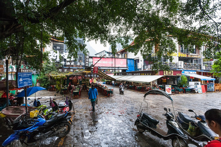 YANGSHUO, CHINA - MARCH 30, 2017: tourists on square in Yangshuo town in spring. Town is resort destination for domestic and foreign tourists because of scenic karst peaksのeditorial素材