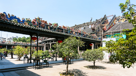 GUANGZHOU, CHINA - APRIL 1, 2017: tourists in court of Chen Clan Ancestral Hall academic temple (Guangdong Folk Art Museum) in Guangzhou. The house was prepared for the imperial examinations in 1894のeditorial素材
