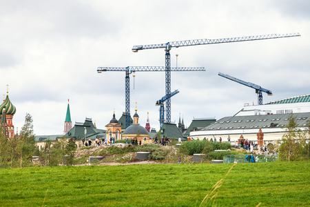 MOSCOW, RUSSIA - SEPTEMBER 16, 2017: people on green hill in Zaryadye park and Construction cranes in Moscow city. The park was inaugurated on 9 September 2017のeditorial素材