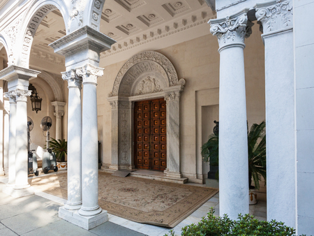 LIVADIYA, CRIMEA - SEPTEMBER 21, 2017: entrance to Livadia Palace. The palace was the summer residence of the Russian emperor's family in Crimeaのeditorial素材