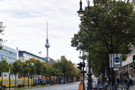 BERLIN, GERMANY - SEPTEMBER 13, 2017: people on Unter den Linden boulevard in Berlin city in september.のeditorial素材