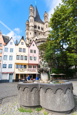 COLOGNE, GERMANY - SEPTEMBER 17, 2017: people and Fountain of the Fishwives at Fischmarkt square in Cologne city . First Fish Market between Lintgasse and Muhlengasse goes back to 1100 yearsのeditorial素材
