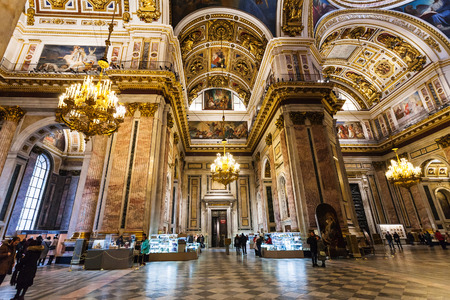 SAINT PETERSBURG, RUSSIA - MARCH 17, 2018: people inside Saint Isaac's Cathedral (Isaakievskiy Sobor) in Saint Petersburg city. The Cathedral is the largest orthodox basilica in the worldのeditorial素材
