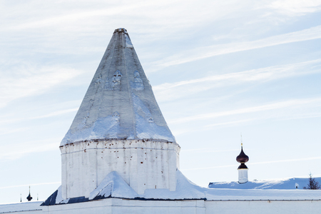 wall tower of Convent of the Intercession (Pokrovskiy Monastery) in Suzdal town in winterの写真素材