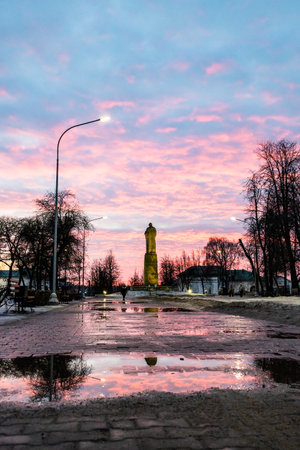 wet alley in park on Susanin square in Kostroma city on winter duskの写真素材