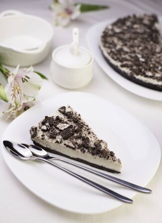 Creamy cheesecake with chocolate cookiesの写真素材