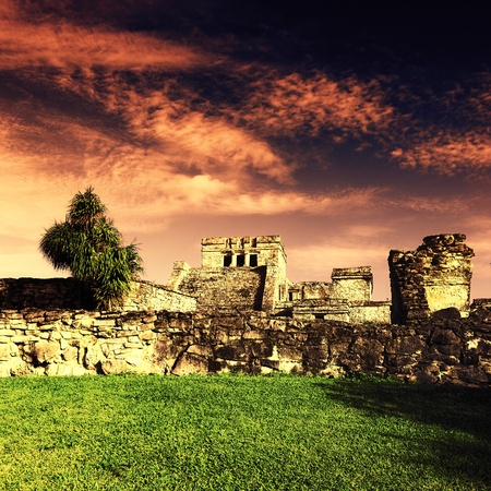 dusk on ruins of Tulum, tulum, Mexicoの写真素材