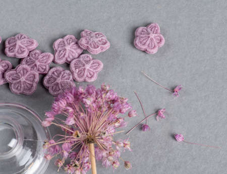 A vase of flowers on a tableの写真素材