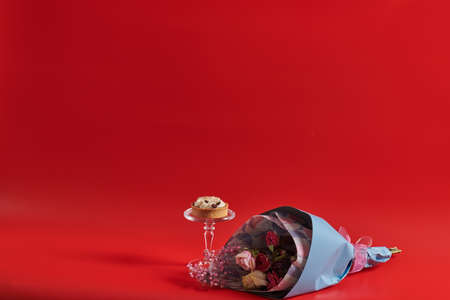 dry multicolored flowers tulips on a red background cakeの写真素材