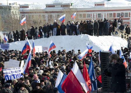 Russia, Saratov, Theatrical area, 18-oebruary, 2012Ð³Ð¾Ð´Ð°.The mass-meeting of the inhabitants of the area in support in candidates in presidents Vladimira Putina.のeditorial素材