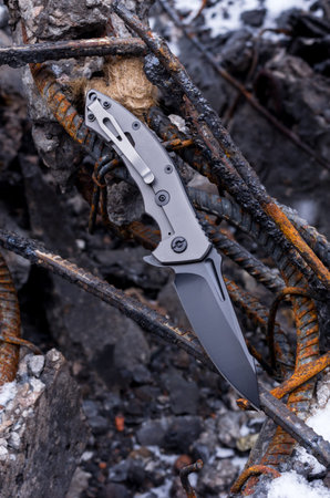 Vertical shot of the knife. Rust and burnt.