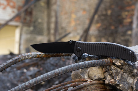 Front view of the knife. Knife pocket, everyday.