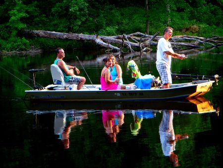 Family fishishing on Pond, Cherster, VA, August 2010のeditorial素材