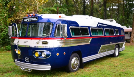 vintage 1957 motorcoach converted to RV; Triple Tree South Caroline September 2012のeditorial素材