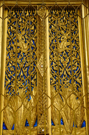 The window of Wat pha keaw (Temple)の写真素材