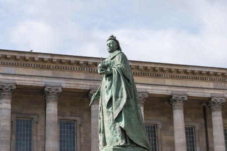 Birmingham, UK, October 3rd, 2017 : Statue of Queen Victoria in Birmingham,UK, Birmingham city council in the backgroundのeditorial素材