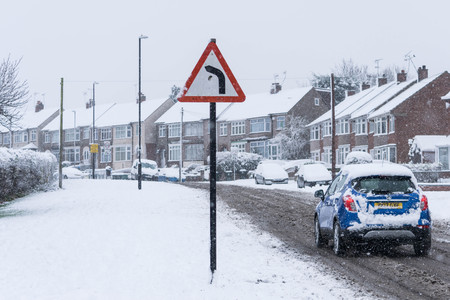 COVENTRY, UNITED KINGDOM 10-12-2017: heavy snowfall, cars covered by snow and traffic affected.のeditorial素材