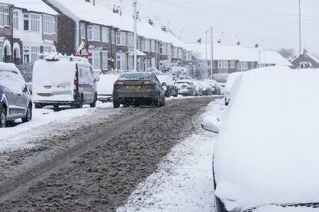 COVENTRY, UNITED KINGDOM 10-12-2017: heavy snowfall, cars covered by snow and traffic affected.のeditorial素材