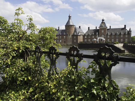 anholtのeditorial素材