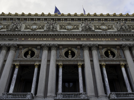 operaのeditorial素材