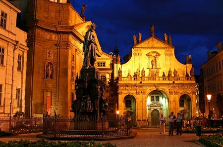 A garden and statue at Prague, Czechの素材 [FY310564271]