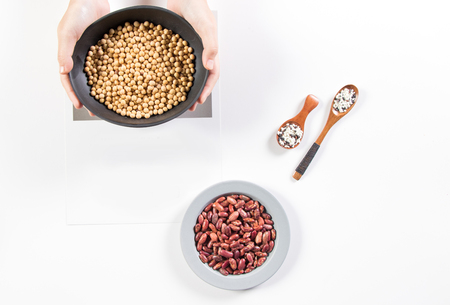 Cereal crops in a bowl on white backgroundの写真素材