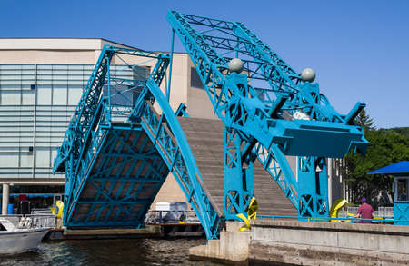 Pedestrian Drawbridge:  The sides of a foot bridge tilt upward to allow passage of boats through the harbor in Duluth, Minnesota.の写真素材