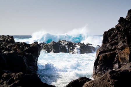 Wave over the rocksの写真素材