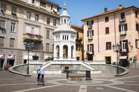 ACQUI TERME, ITALY - JULY 2016: The main square with fountain in Acqui Terme, Italyのeditorial素材