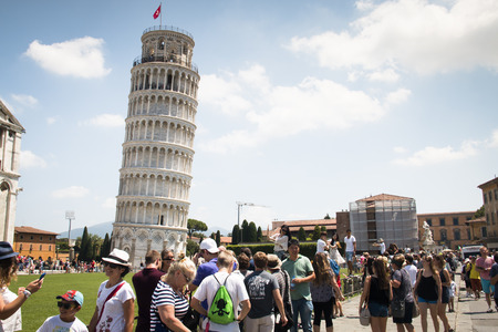 PISA, ITALY - JULY 2016: Tourists in front of the leaning tower of Pisa in Tuscany, Italyのeditorial素材