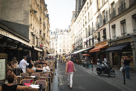 PARIS, FRANCE - SEPTEMBER 2016: People in a street in Paris in Franceのeditorial素材