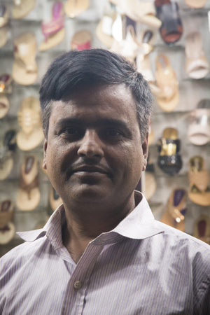 CHITTAGONG, BANGLADESH - FEBRUARY 2017: Man in the streets of Chittagong, the main port city of Bangladeshのeditorial素材
