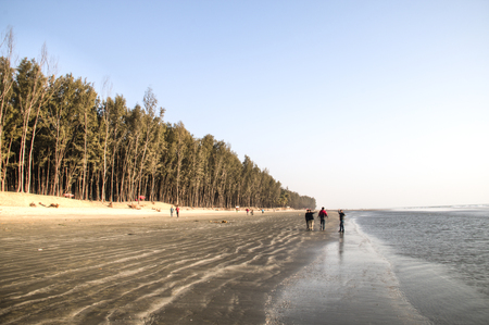 COX'S BAZAR, BANGLADESH - FEBRUARY 2017: People on the longest beach in the world in Cox's Bazar in Bangladeshのeditorial素材