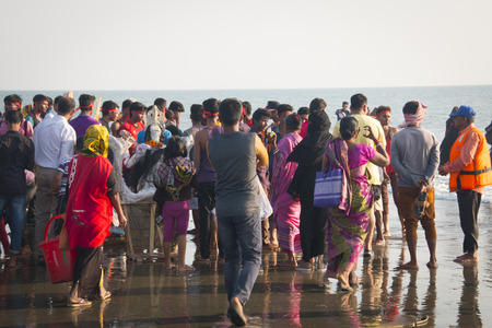 COX'S BAZAR, BANGLADESH - FEBRUARY 2017: People on the longest beach in the world in Cox's Bazar in Bangladeshのeditorial素材